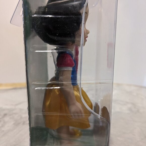 Disney Princess Petite Snow White Doll with Comb/Tiara 6" NEW by Jakks Pacific - Picture 11 of 12